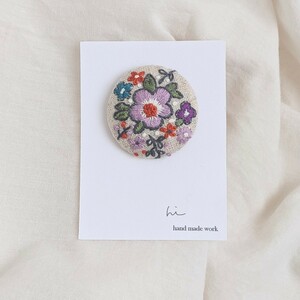 hi　ハンドメイド　刺繍　ブローチ　リネン　ナチュラル　花　葉　丸