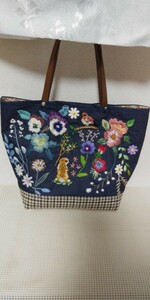 ハンドメイド**本革持ち手**切り替え**お花とうさぎと野鳥の手刺繍**ファスナーポケット付きトートバッグ