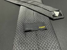 【新古品】FENDI　フェンディ　Fロゴ＆ドット柄　ネクタイ　3本以上送料無料　ブラック_画像2