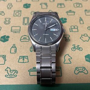 SEIKO セイコー 7N43-9090 クォーツ チタン アナログ 3針 腕時計 黒文字盤 ブラック 黒文字盤