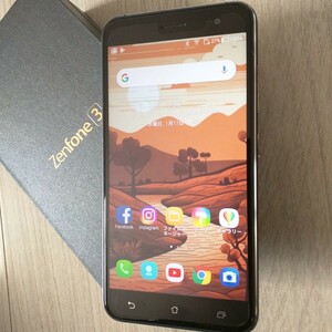 ZenFone3 ZE520KLの方です。　概ねキレイな美品となります。　RAM3GB,ROM32GB Androidバージョン8 　SIMフリー　　ケースはおまけ