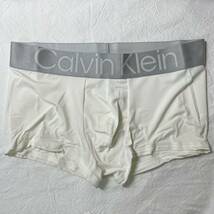 新品 Calvin Klein カルバンクライン　ボクサーパンツ　ロゴ　メンズ下着　M reconsidered steel ローライズ　オフホワイト_画像2