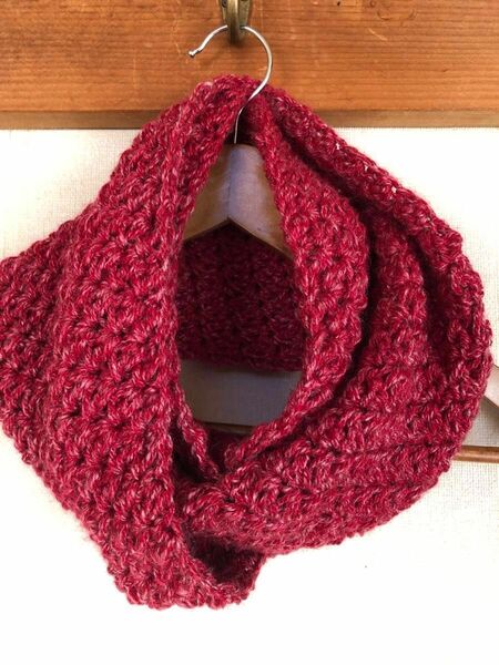 手編みスヌード　模様編み　赤