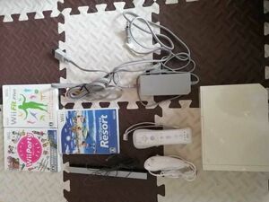 お買い得　美品　任天堂Wii すぐに遊べるセット　Nintendo Wii Wiiリモコン ヌンチャク ソフト 動作確認済み