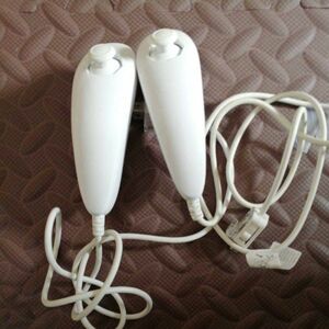 美品　使用感少　wii ヌンチャク　2個セット　白　シロ　即決　送料無料　動作確認済