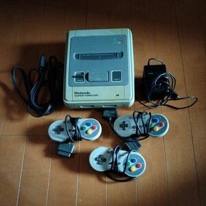 美品　スーパーファミコン 本体一式　SFC 本体 コントローラー 3個 ACアダプター Nintendo SUPER FAMICOM 動作確認済