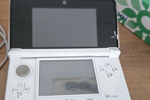 ニンテンドー　３DS 本体　　ホワイト　動作確認済　初期化済　　ペン無し