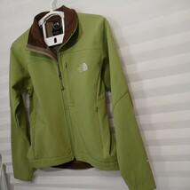 zal-90♪USユーズドノースフェイスTHE NORTH FACE レディース APEX ソフトシェルジャケットグラスグリーンUS-XS(日本サイズS-M)_画像3