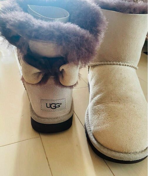 UGG ムートン ブーツ　リボンショートブーツ　もこもこブーツ　靴　ベージュブラウン