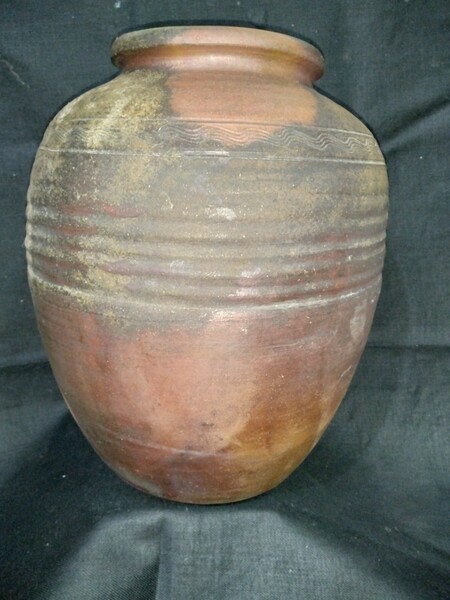 備前焼 大きめな花器(高さ27cm 口径13cm 胴回り73cm 底面径13cm) 送料込みの価格 (遠方の方は特にお得です)