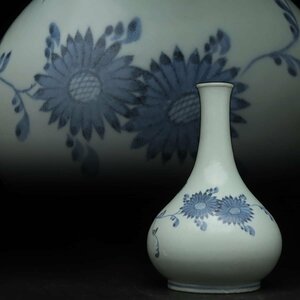 ZL845 朝鮮古美術 李朝白磁染付菊花蜂文瓶・李朝染付花瓶 高19.2cm 重690g・李朝瓶・青花菊昆虫紋瓶 朝鮮古陶