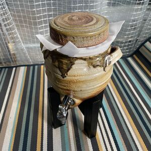 ゼyb#32 遊土里窯製 焼酎瓶シリーズ えくぼ サーバー 水瓶 ゆとり 熟成 陶器 幅約16cm 高さ約19cm 2L?