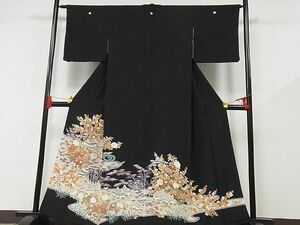 平和屋-こころ店■豪華黒留袖　駒刺繍　風景花文　金彩　着丈159cm　裄丈63cm　正絹　逸品　B-sa4816