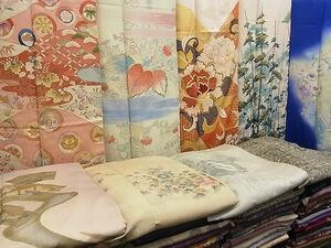 平和屋-野田店2■着物 まとめて 100点 孔雀 鶴 鴛鴦 人物 風景 松竹梅 花柄 七宝 手描き 駒刺繍 金銀彩 未使用品あり 全て正絹 bbb150