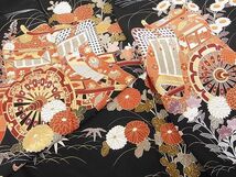 平和屋川間店■豪華黒留袖　駒刺繍　御所車花文　金彩　着丈159.5cm　裄丈64.5cm　正絹　逸品　A-dp3768_画像9