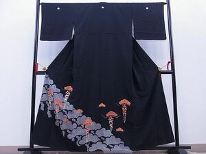 平和屋野田店■豪華黒留袖　駒刺繍　松に藤花房　逸品　n-kg5388