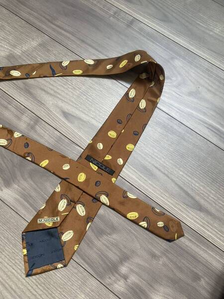 美品 NICOLE ニコル ブラウン スポーツ柄 ラグビー ドット 小紋 レトロ クラシック 日本製 シルク 百貨店