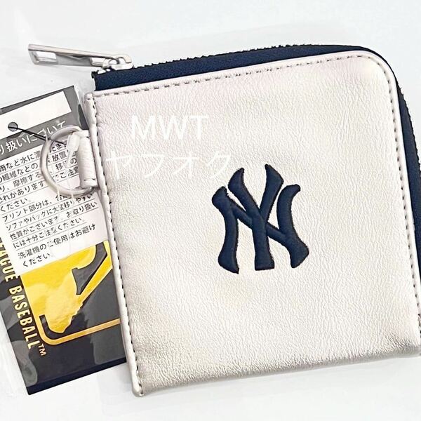 1041902 シルバー　ニューヨークヤンキース　ミニ財布　レディース　メンズ　ファッション　バッグ　ポーチ　財布　コインケース　野球 MWT