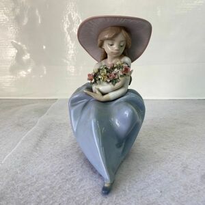 N305-O35-1302 LLADRO リヤドロ 5862 花の香りに包まれて フィギュリン 陶器 人形 置物 少女 オブジェ 約高19.5×幅11.5×奥行16cm ④