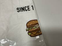 516◆未使用 BEAMS DESIGN × マクドナルド ビームスデザイン McDonald's ハンバーガープリント Tシャツ Mサイズ トップス 現状品_画像6