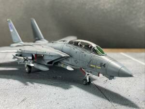 完成品【1/144 F-14A トムキャット VF-1 ファイアーバーズ トップガン マーヴェリック搭乗機】レベル 検 Top Gun Maverick