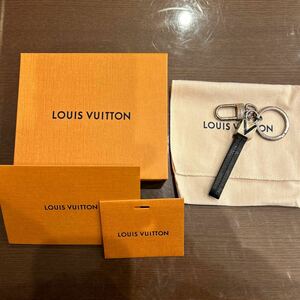 LOUIS VUITTON ヴィトン ルイヴィトン LV　Vドラゴンヌ　キーホルダー