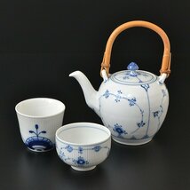 ◎458000 【SALE♪】 良品 Royal Copenhagen ロイヤルコペンハーゲン ブルーフルーテッド プレイン 急須 湯呑2種（おまけ） 希少_画像1