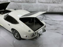 【AUTO art MILLENNIUM】1/18 TOYOTA 2000GT COUPE (WHITE) オートアート ミレニアム トヨタ 2000GT クーペ (ホワイト) 78742_画像6