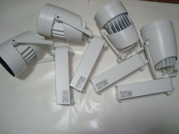 KOIZUMI中古LED照明器具XS45961L-A　４台