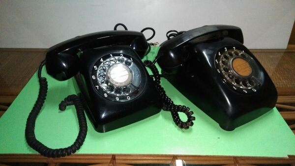 黒電話　2台