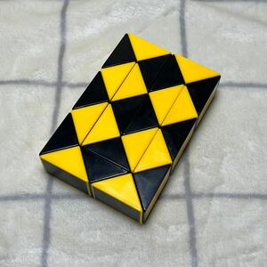 黒黄 マジックスネーク ツイストスネーク パズル 知育玩具 知能パズル 