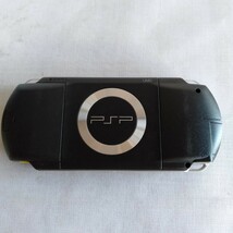 ト005 PSP 1000 プレイステーション・ポータブル ゲーム バッテリー付 黒 本体_画像2