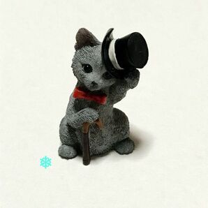 にゃんこ ストーリー ロシアンブルー 猫 ネコ 置き物 グレー 男爵 紳士