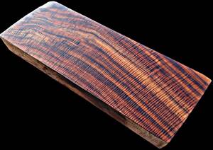 希少レア　マスターグレード　クラロウォルナット　エレキギタートップ材　乾燥材　約23cm×60cm×7.0cm キルトメイプル PRS 縮杢 木材 