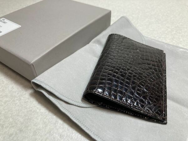 新品　ヴァッカーリ(伊)　２つ折りコンパクト財布　アメリカンアリゲータ　こげ茶　定価９．２万円