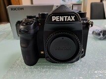 ほぼ新品ペンタックス PENTAX K-1 Mark II ボディ ブラック フルサイズデジタル一眼レフカメラ　予備バッテリー２個　64GBSDカード２枚_画像1