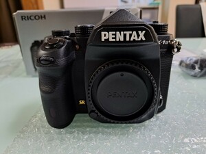 ほぼ新品ペンタックス PENTAX K-1 Mark II ボディ ブラック フルサイズデジタル一眼レフカメラ　予備バッテリー２個　64GBSDカード２枚