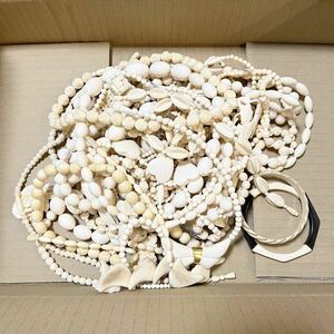 544 象牙風 ネックレス ブローチ 帯留 バングル アクセサリー まとめて大量 重量約1kg