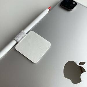 【充電可！】アップルペンシルホルダー合皮Fakeleather Apple Pencil Holderホワイト iPadPro mini6,5 Air drip フェイクレザー