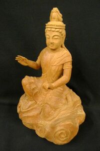 N504 天然木製 白檀 木彫り 一刀彫 聖観音菩薩坐像 高さ32cm 細密彫刻 仏具 仏教美術/80