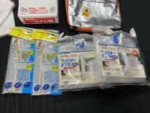 H4-733 防災グッズ まとめて 非常用 携帯用 トイレ 給水バッグ 防犯アラーム 家具転倒防止 懐中電灯 救急セット 防火リュック 他_画像5