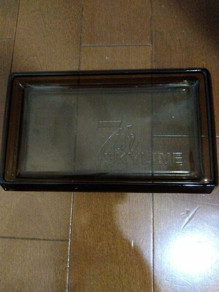 【4月から値上げ】日産スカイラインのガラス製アクセサリートレイ
