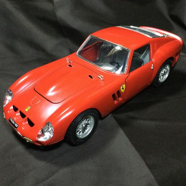 FERRARI GTO (1962) 1/18 burago フェラーリ