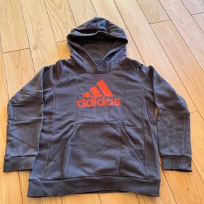  adidas パーカー　140