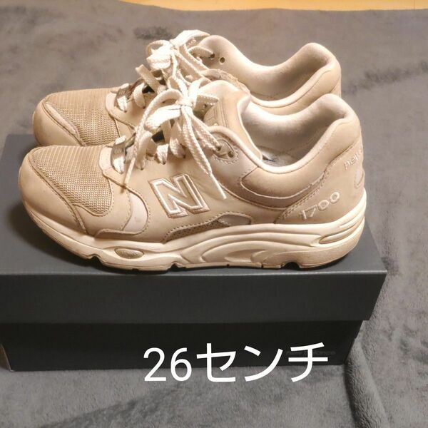 New Balance　1700 ベージュ