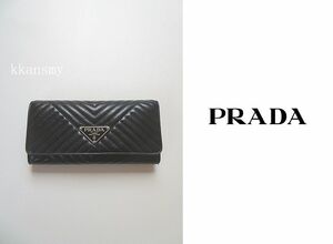 PRADAプラダ*キルティング長財布