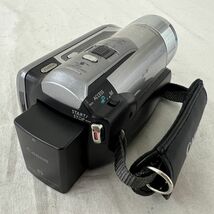 K213-H23-92 Canon キャノン iVIS HF M31 BUILT-IN MEMORY 32GB 15x OPTICAL ZOOM 4.1~61.5mm 1:1.8 151040344355 10年製 ビデオカメラ_画像3