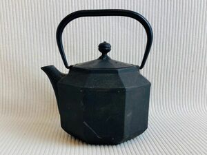 kmc11▼骨董 鉄器 南部鉄器 鉄瓶 茶器 急須 8角 年代物 工芸品 レトロ▼