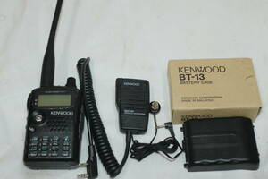 O2034　●通電のみ確認●Kenwood●TH-F7●BT-13●SMC-32●FM DUAL BANDER●ケンウッド●トランシーバー●バッテリーケース●無線機●