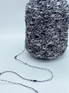 大きなノットの白黒ウール毛糸 860ｇ【検索】毛糸 ハンドメイド 手編み 手織り さをり織 引き揃え ファンシーヤーン 並太